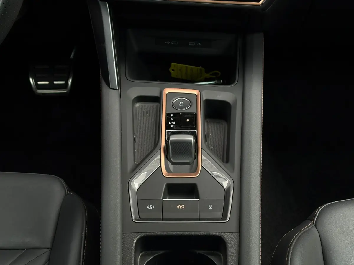 1.5 TSI e-Hybrid 272 pk VZ Performance | Panoramadak | Wegklapbare Trekhaak | Rondomzicht camera | Stuur/stoel verwarming |