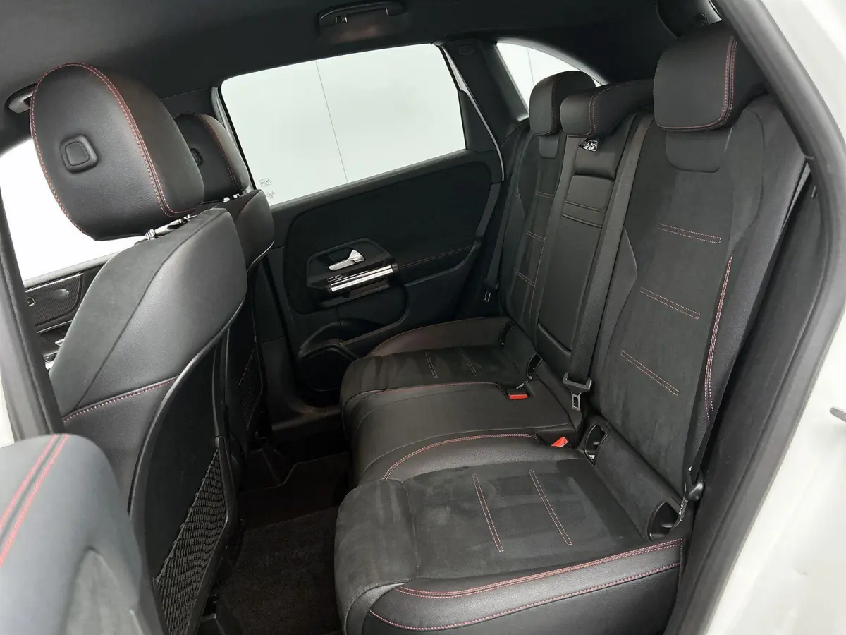 200 Business Solution AMG | Automaat | Apple Carplay / Android Auto | Camera | Navigatie | Stoelverwarming | Virtual Cockpit | Climate Control | Lichtmetalen Velgen |