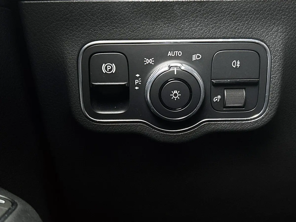200 Business Solution AMG | Automaat | Apple Carplay / Android Auto | Camera | Navigatie | Stoelverwarming | Virtual Cockpit | Climate Control | Lichtmetalen Velgen |