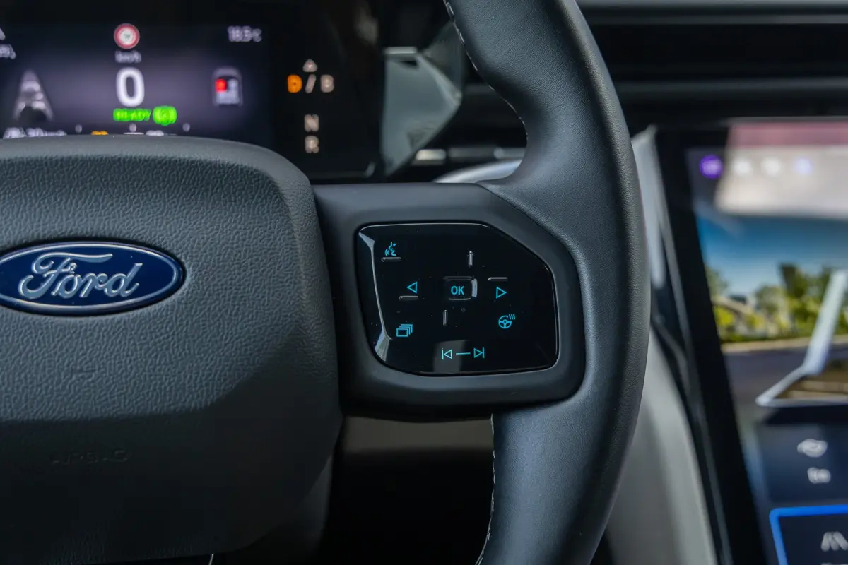 Premium Extended Range RWD 77 kWh | Trekhaak Elek. | Adaptive Cruise Control | 360 Camera l B&O | 2 Elektrisch verstelbaren stoelen | Achteruitrijcamera | Apple Carplay/Android Auto | Achter