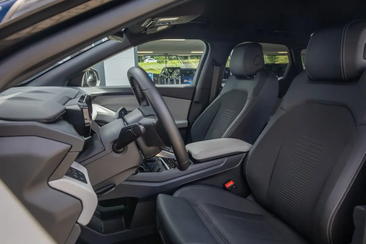 Premium Extended Range RWD 77 kWh | Trekhaak Elek. | Adaptive Cruise Control | 360 Camera l B&O | 2 Elektrisch verstelbaren stoelen | Achteruitrijcamera | Apple Carplay/Android Auto | Achter