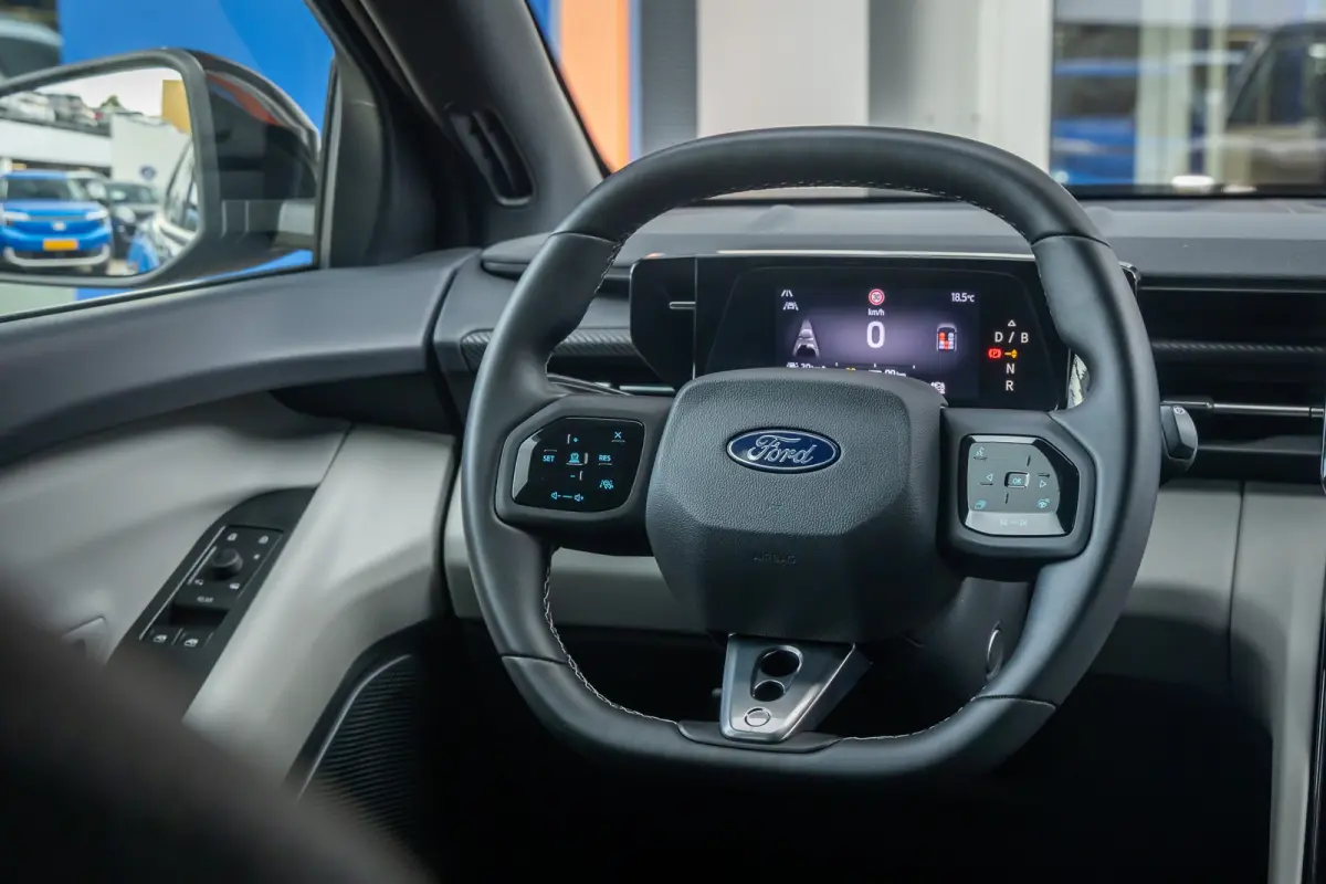 Premium Extended Range RWD 77 kWh | Trekhaak Elek. | Adaptive Cruise Control | 360 Camera l B&O | 2 Elektrisch verstelbaren stoelen | Achteruitrijcamera | Apple Carplay/Android Auto | Achter
