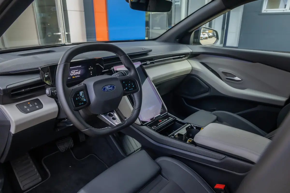 Premium Extended Range RWD 77 kWh | Trekhaak Elek. | Adaptive Cruise Control | 360 Camera l B&O | 2 Elektrisch verstelbaren stoelen | Achteruitrijcamera | Apple Carplay/Android Auto | Achter