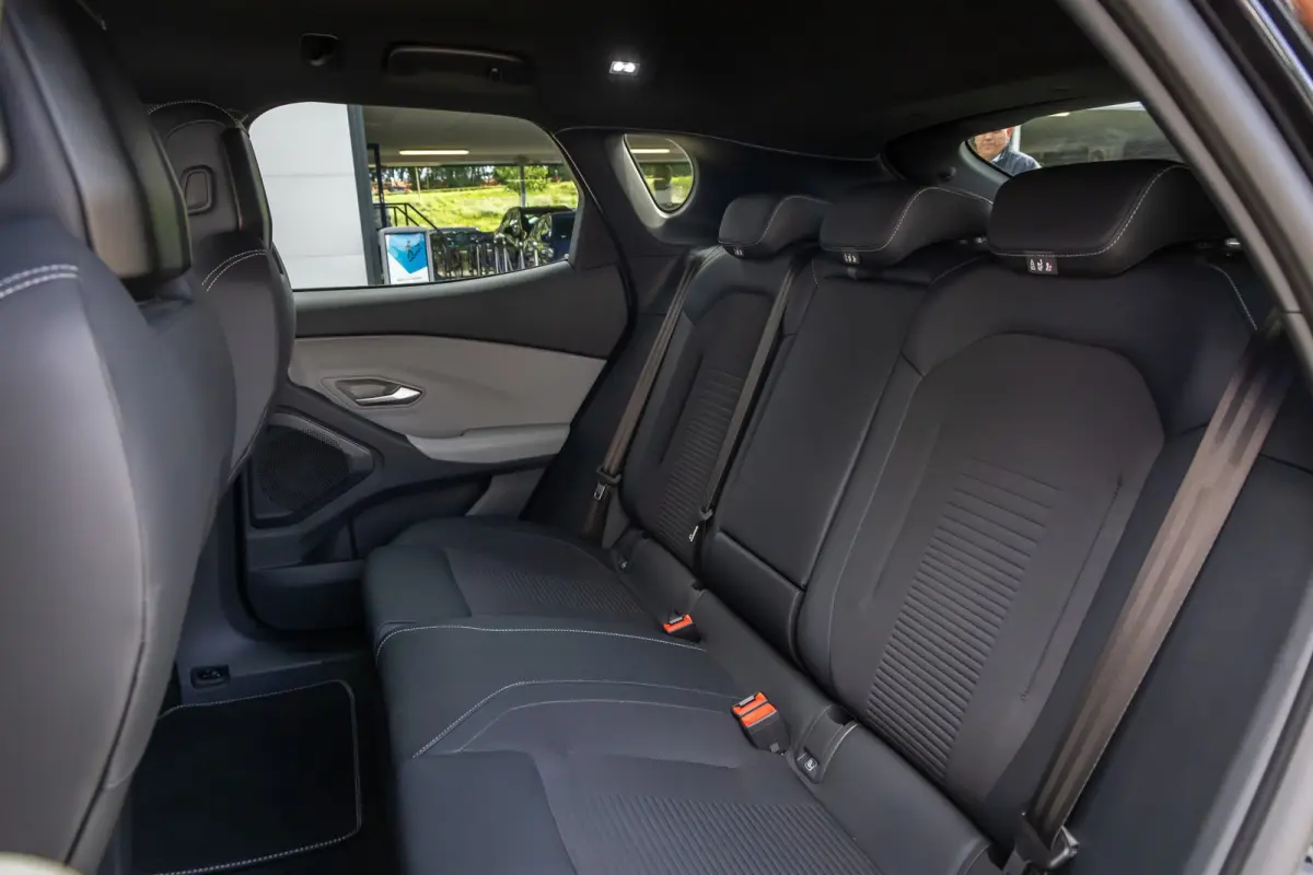 Premium Extended Range RWD 77 kWh | Trekhaak Elek. | Adaptive Cruise Control | 360 Camera l B&O | 2 Elektrisch verstelbaren stoelen | Achteruitrijcamera | Apple Carplay/Android Auto | Achter