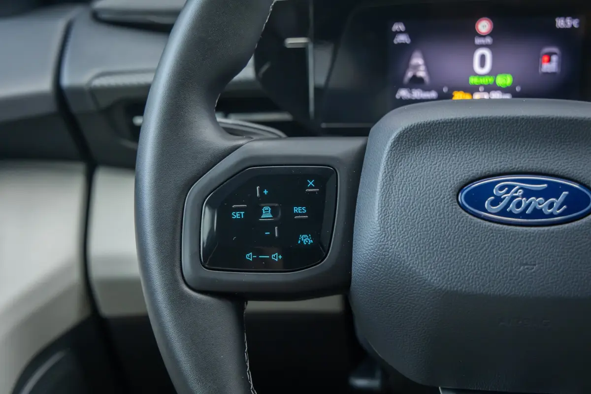 Premium Extended Range RWD 77 kWh | Trekhaak Elek. | Adaptive Cruise Control | 360 Camera l B&O | 2 Elektrisch verstelbaren stoelen | Achteruitrijcamera | Apple Carplay/Android Auto | Achter
