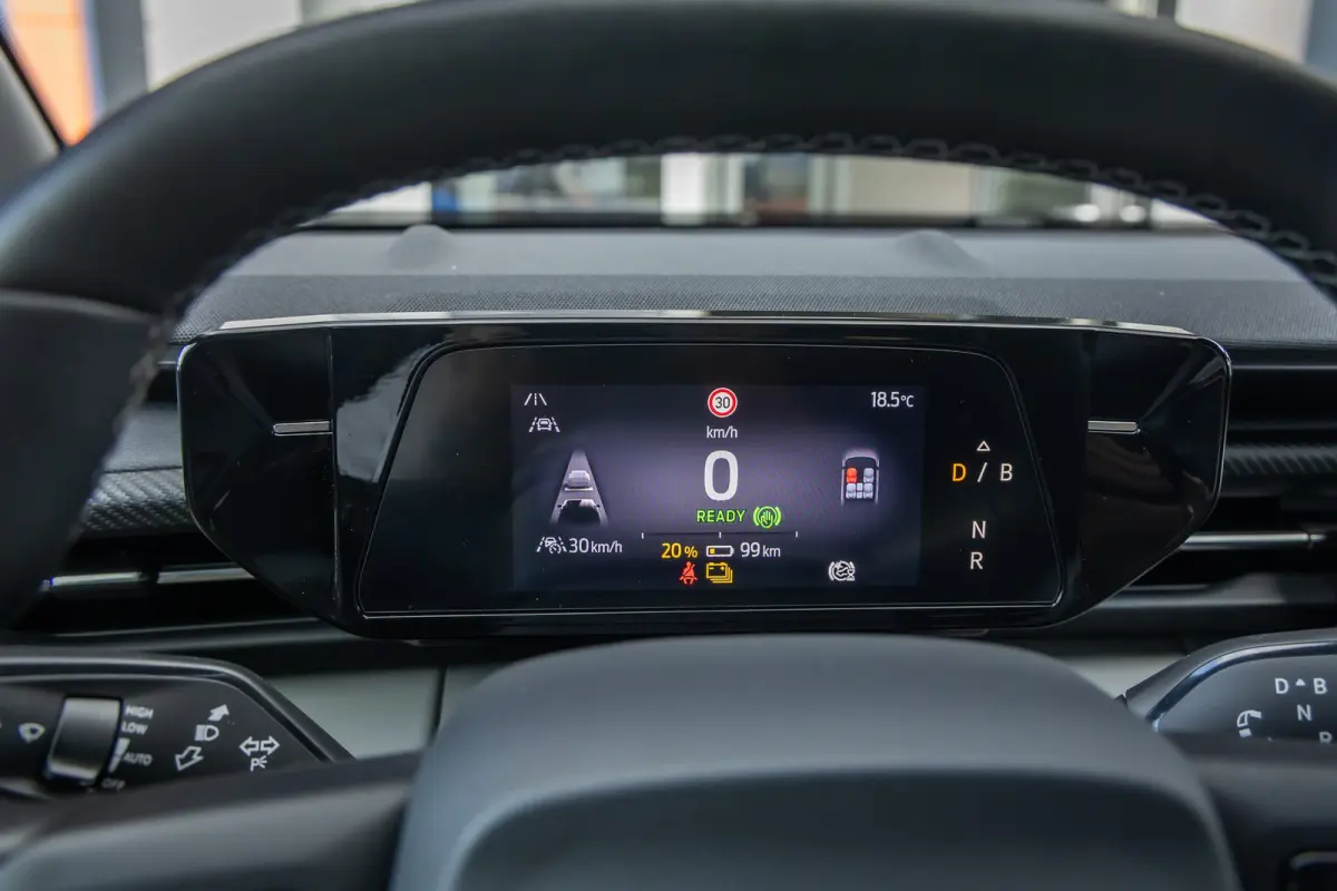 Premium Extended Range RWD 77 kWh | Trekhaak Elek. | Adaptive Cruise Control | 360 Camera l B&O | 2 Elektrisch verstelbaren stoelen | Achteruitrijcamera | Apple Carplay/Android Auto | Achter