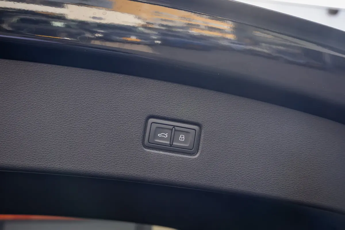 55 TFSI e S edition | Pano-dak | Bang & Olufsen | Cruise control adaptief | Stoelverwarming | Navigatie | Apple Carplay/Android Auto | Elektrisch bedienbare achterklep | Apple Carplay/Androi