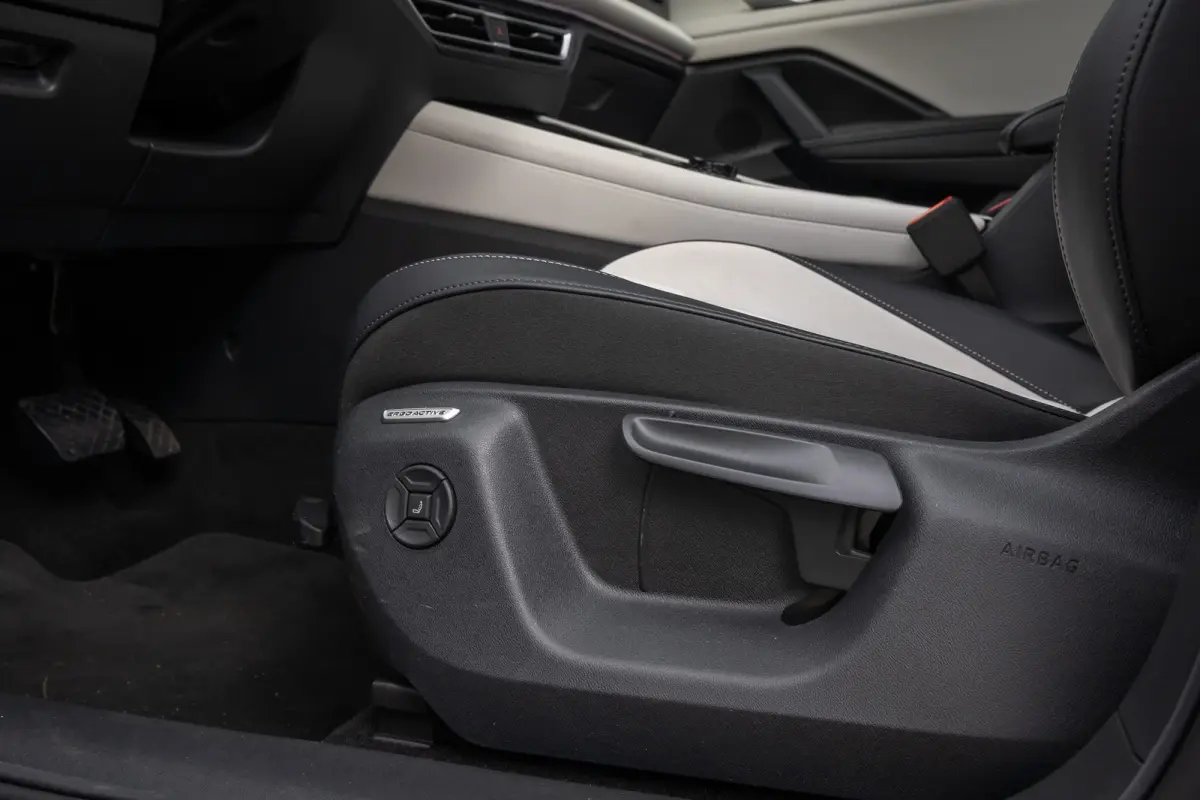 1.5 eHybrid Elegance | Elek. Trekhaak | Cruise control adaptief | Panorama dak Elek. | 20'' | 360 Camera | Stoel/Stuurverwarming | Achterklep Elek. | Apple Carplay/Android Auto | Achteruitri