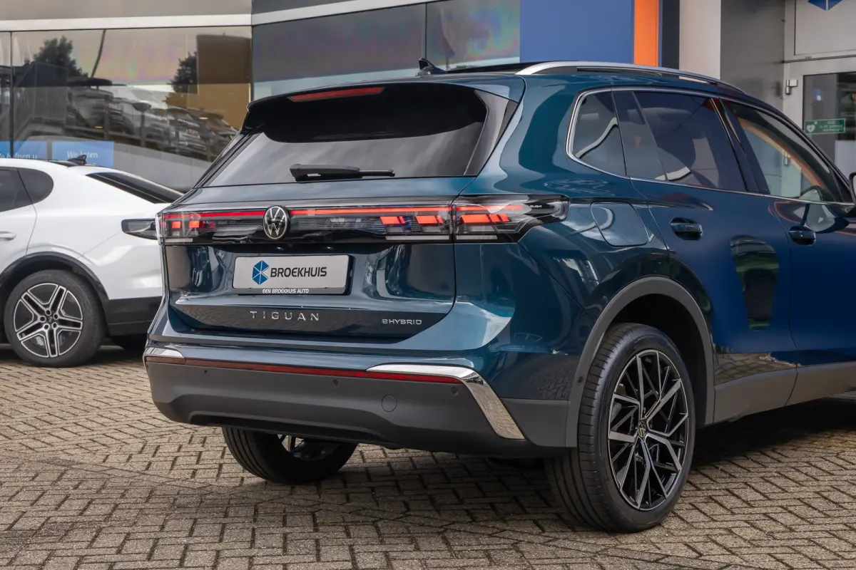 1.5 eHybrid Elegance | Elek. Trekhaak | Cruise control adaptief | Panorama dak Elek. | 20'' | 360 Camera | Stoel/Stuurverwarming | Achterklep Elek. | Apple Carplay/Android Auto | Achteruitri