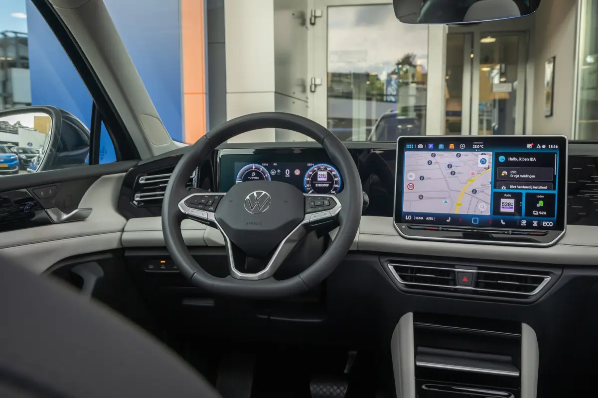 1.5 eHybrid Elegance | Elek. Trekhaak | Cruise control adaptief | Panorama dak Elek. | 20'' | 360 Camera | Stoel/Stuurverwarming | Achterklep Elek. | Apple Carplay/Android Auto | Achteruitri