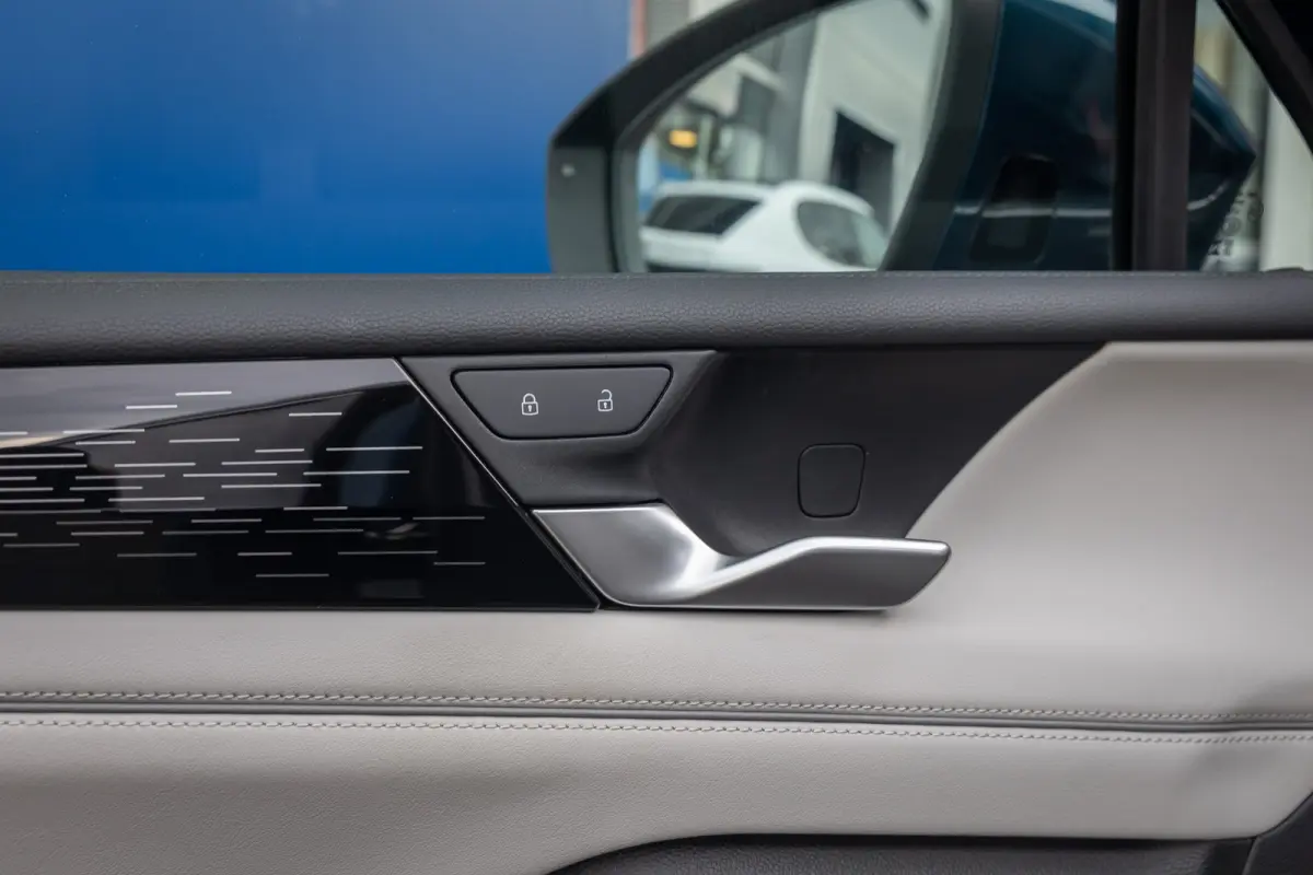 1.5 eHybrid Elegance | Elek. Trekhaak | Cruise control adaptief | Panorama dak Elek. | 20'' | 360 Camera | Stoel/Stuurverwarming | Achterklep Elek. | Apple Carplay/Android Auto | Achteruitri