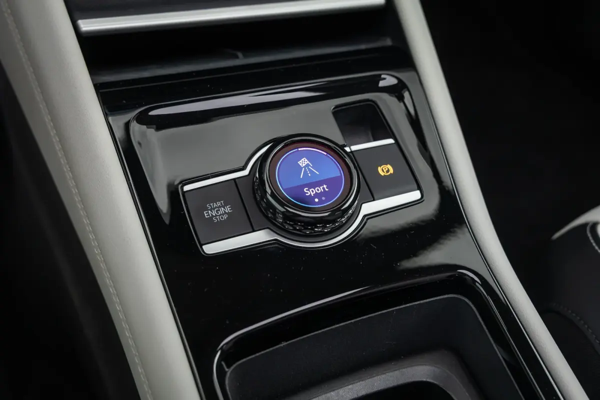 1.5 eHybrid Elegance | Elek. Trekhaak | Cruise control adaptief | Panorama dak Elek. | 20'' | 360 Camera | Stoel/Stuurverwarming | Achterklep Elek. | Apple Carplay/Android Auto | Achteruitri