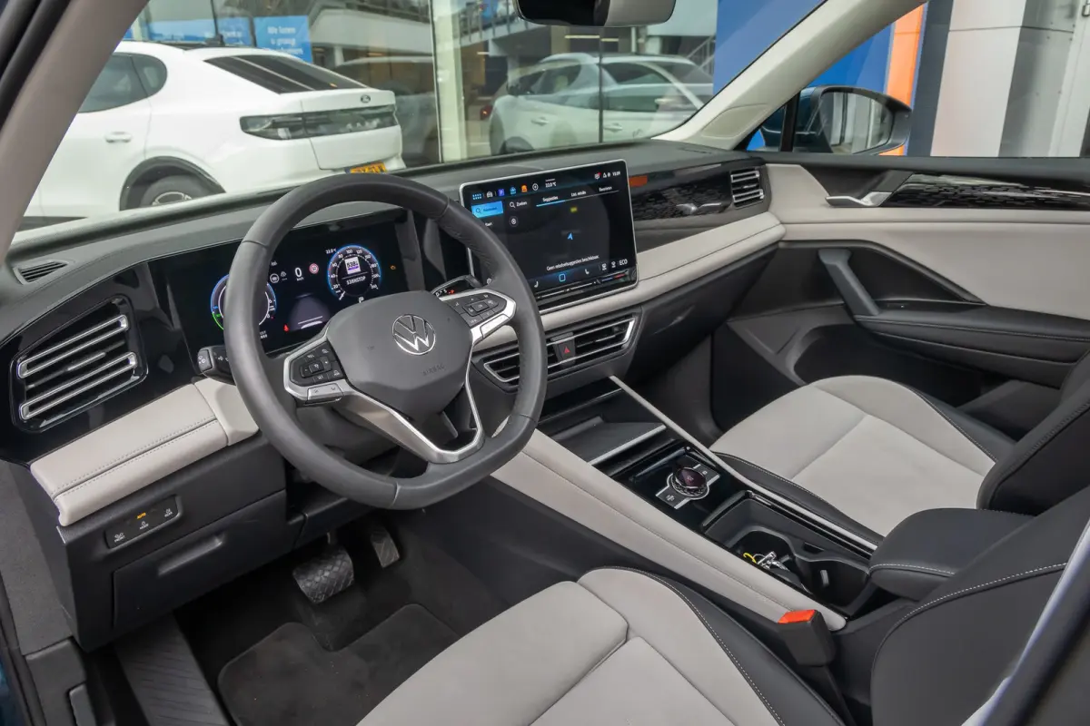 1.5 eHybrid Elegance | Elek. Trekhaak | Cruise control adaptief | Panorama dak Elek. | 20'' | 360 Camera | Stoel/Stuurverwarming | Achterklep Elek. | Apple Carplay/Android Auto | Achteruitri