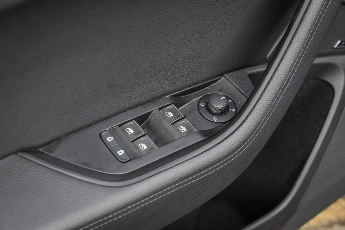 1.4 TSI iV PHEV 218PK Laurin & Klement | Leder | Camera | Memory | Canton audio | Cruise adaptief | 19'' | Dodehoek detectie | Matrix LED | Stoel+stuur verwarming | | Apple Carplay/Android A