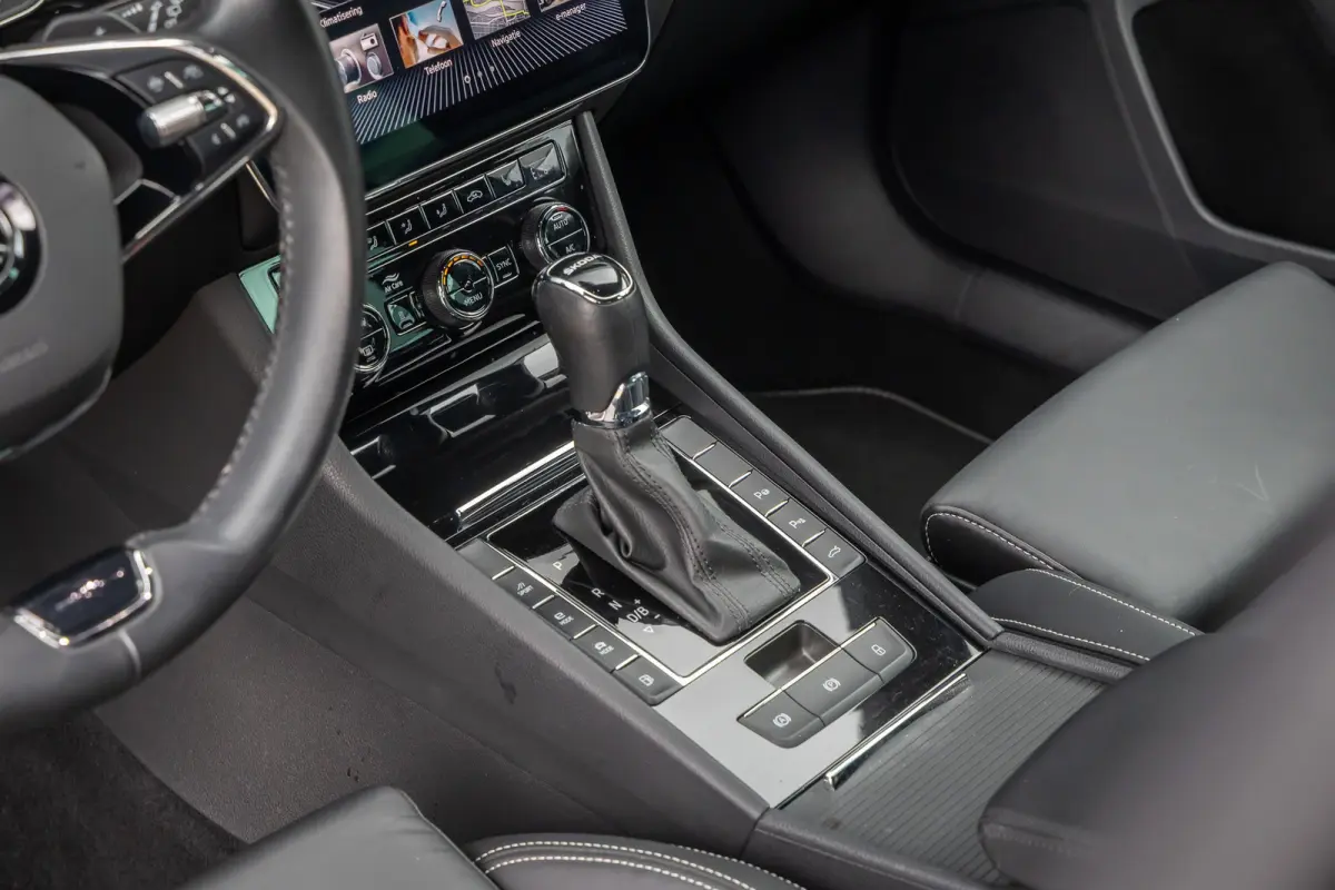 1.4 TSI iV PHEV 218PK Laurin & Klement | Leder | Camera | Memory | Canton audio | Cruise adaptief | 19'' | Dodehoek detectie | Matrix LED | Stoel+stuur verwarming | | Apple Carplay/Android A