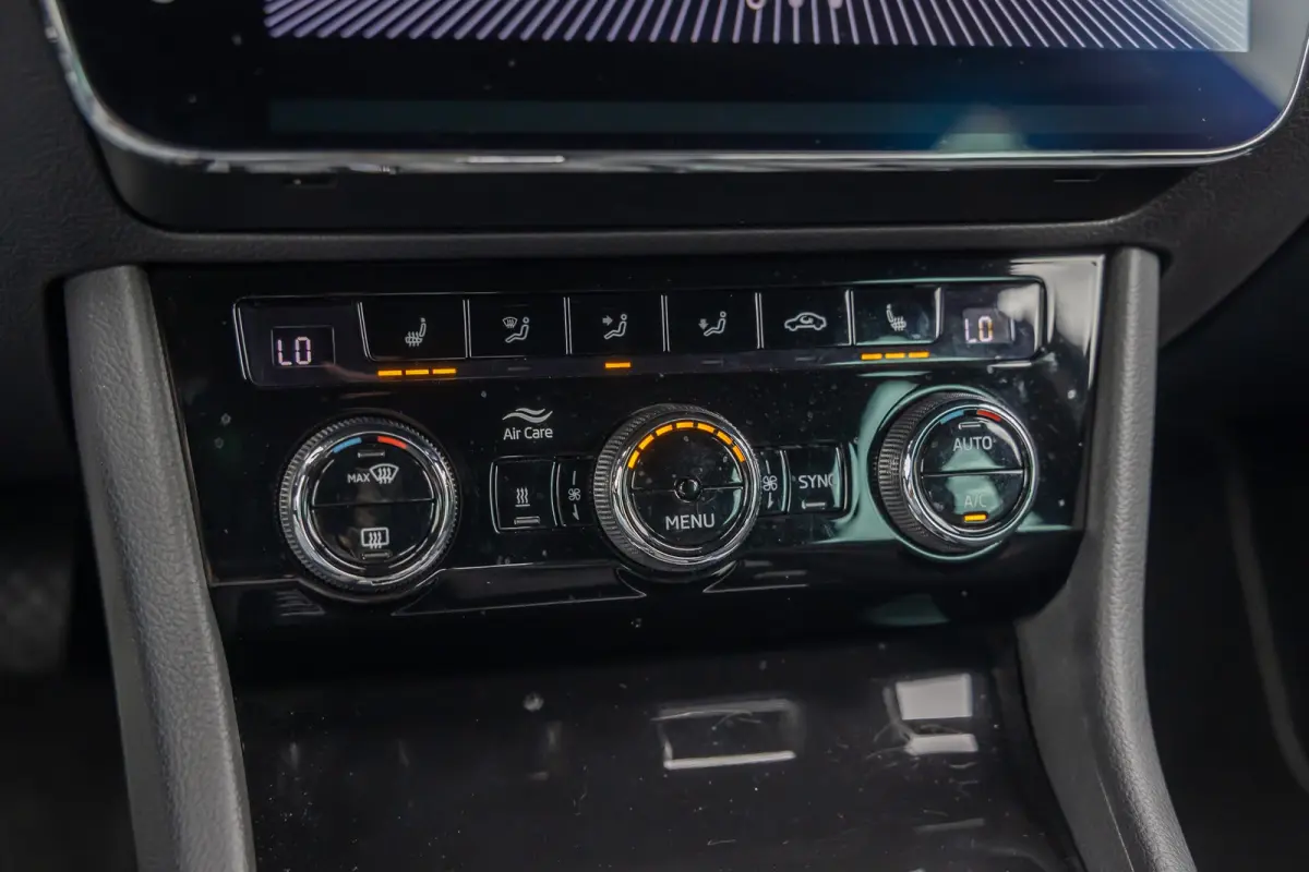 1.4 TSI iV PHEV 218PK Laurin & Klement | Leder | Camera | Memory | Canton audio | Cruise adaptief | 19'' | Dodehoek detectie | Matrix LED | Stoel+stuur verwarming | | Apple Carplay/Android A