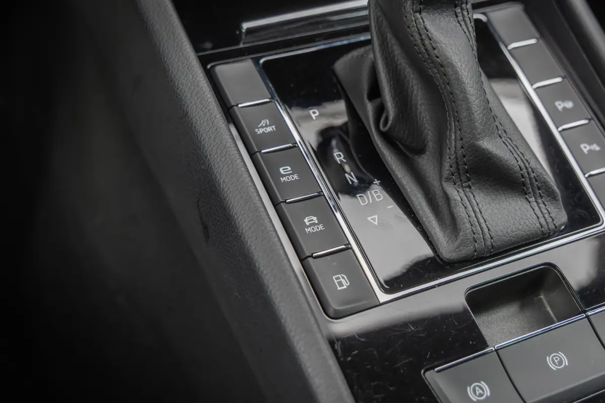 1.4 TSI iV PHEV 218PK Laurin & Klement | Leder | Camera | Memory | Canton audio | Cruise adaptief | 19'' | Dodehoek detectie | Matrix LED | Stoel+stuur verwarming | | Apple Carplay/Android A
