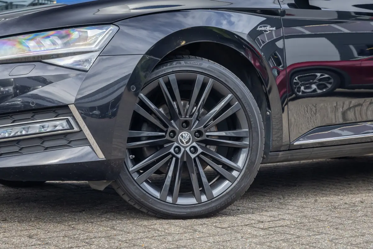 1.4 TSI iV PHEV 218PK Laurin & Klement | Leder | Camera | Memory | Canton audio | Cruise adaptief | 19'' | Dodehoek detectie | Matrix LED | Stoel+stuur verwarming | | Apple Carplay/Android A