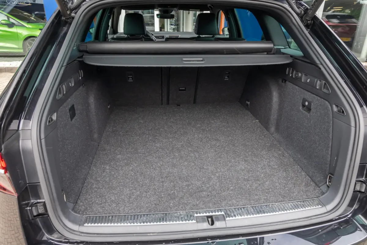1.4 TSI iV PHEV 218PK Laurin & Klement | Leder | Camera | Memory | Canton audio | Cruise adaptief | 19'' | Dodehoek detectie | Matrix LED | Stoel+stuur verwarming | | Apple Carplay/Android A