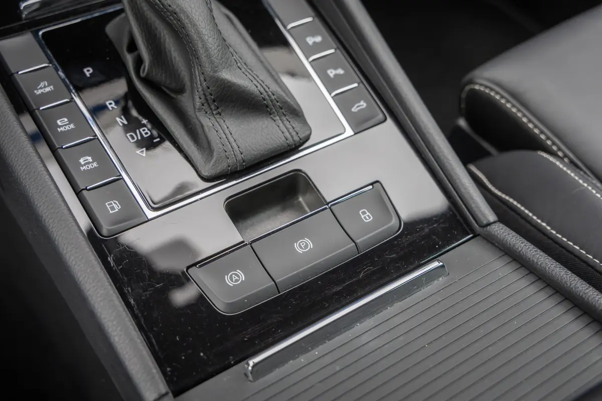 1.4 TSI iV PHEV 218PK Laurin & Klement | Leder | Camera | Memory | Canton audio | Cruise adaptief | 19'' | Dodehoek detectie | Matrix LED | Stoel+stuur verwarming | | Apple Carplay/Android A