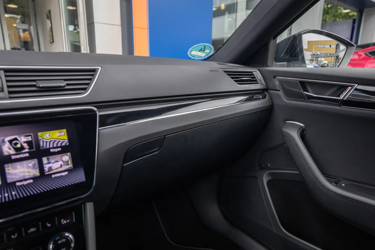 1.4 TSI iV PHEV 218PK Laurin & Klement | Leder | Camera | Memory | Canton audio | Cruise adaptief | 19'' | Dodehoek detectie | Matrix LED | Stoel+stuur verwarming | | Apple Carplay/Android A