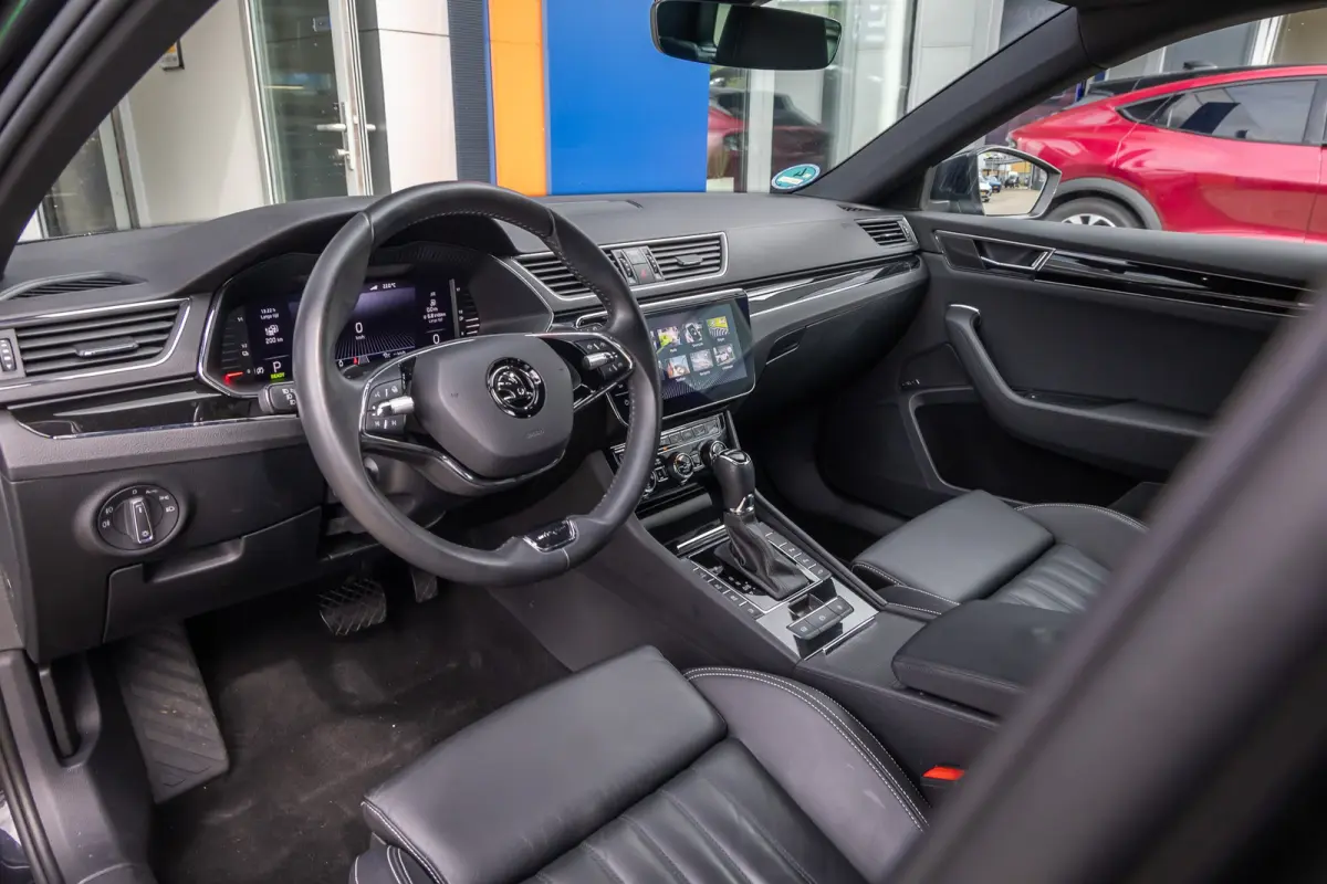 1.4 TSI iV PHEV 218PK Laurin & Klement | Leder | Camera | Memory | Canton audio | Cruise adaptief | 19'' | Dodehoek detectie | Matrix LED | Stoel+stuur verwarming | | Apple Carplay/Android A