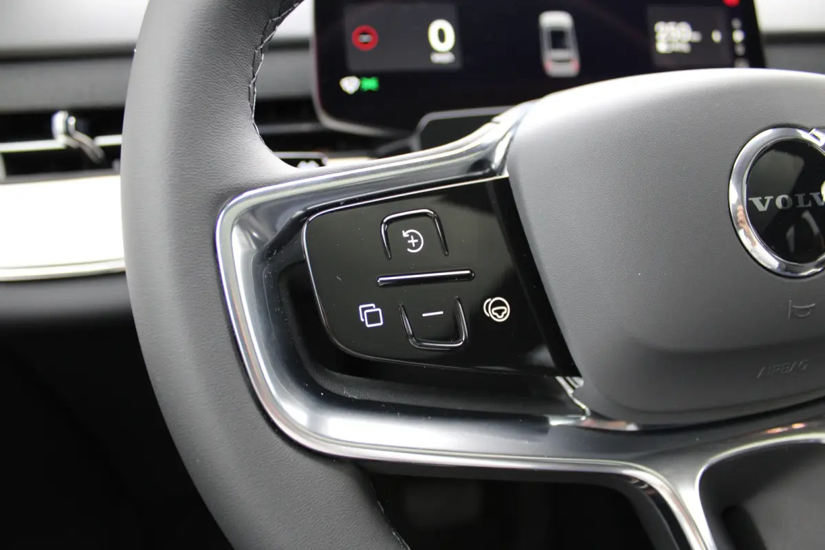 Twin Motor Performance Ultra 7p. 106 kWh | Luchtvering | Bowers & Wilkins | Verwarmde Voor + Achterstoelen | 360 Camera |
