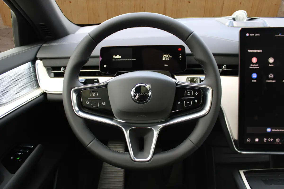 Twin Motor Performance Ultra 7p. 106 kWh | Luchtvering | Bowers & Wilkins | Verwarmde Voor + Achterstoelen | 360 Camera |