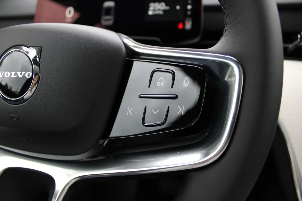 Twin Motor Performance Ultra 7p. 106 kWh | Luchtvering | Bowers & Wilkins | Verwarmde Voor + Achterstoelen | 360 Camera |