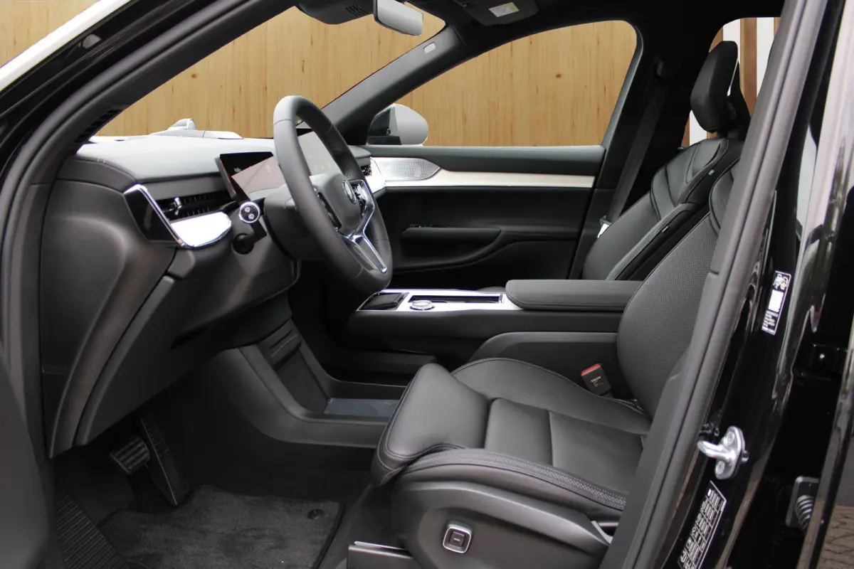 Twin Motor Performance Ultra 7p. 106 kWh | Luchtvering | Bowers & Wilkins | Verwarmde Voor + Achterstoelen | 360 Camera |