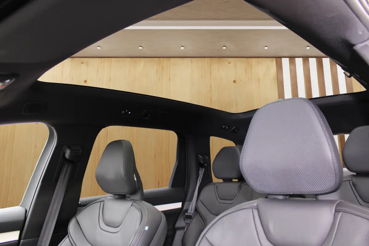 Twin Motor Performance Ultra 7p. 106 kWh | Luchtvering | Bowers & Wilkins | Verwarmde Voor + Achterstoelen | 360 Camera |