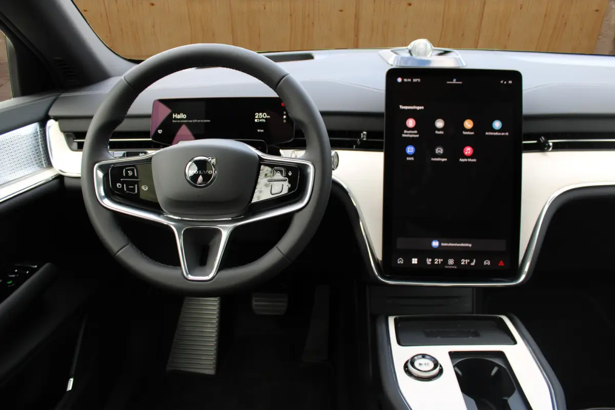 Twin Motor Performance Ultra 7p. 106 kWh | Luchtvering | Bowers & Wilkins | Verwarmde Voor + Achterstoelen | 360 Camera |