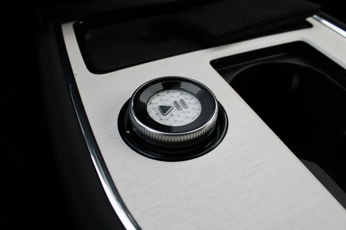 Twin Motor Performance Ultra 7p. 106 kWh | Luchtvering | Bowers & Wilkins | Verwarmde Voor + Achterstoelen | 360 Camera |