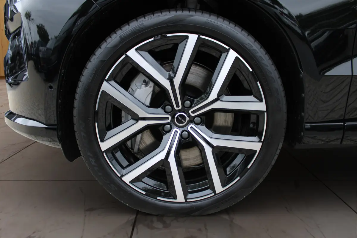 Twin Motor Performance Ultra 7p. 106 kWh | Luchtvering | Bowers & Wilkins | Verwarmde Voor + Achterstoelen | 360 Camera |