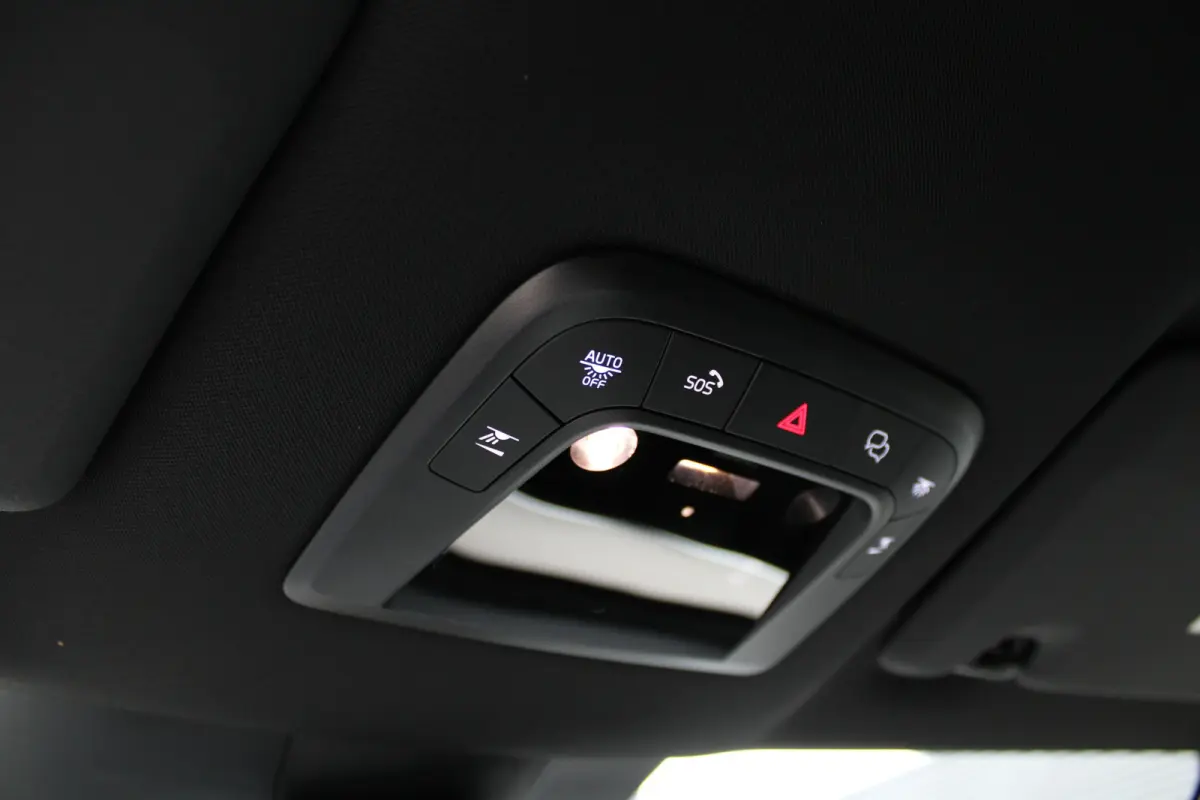 Twin Motor Performance Ultra 7p. 106 kWh | Luchtvering | Bowers & Wilkins | Verwarmde Voor + Achterstoelen | 360 Camera |