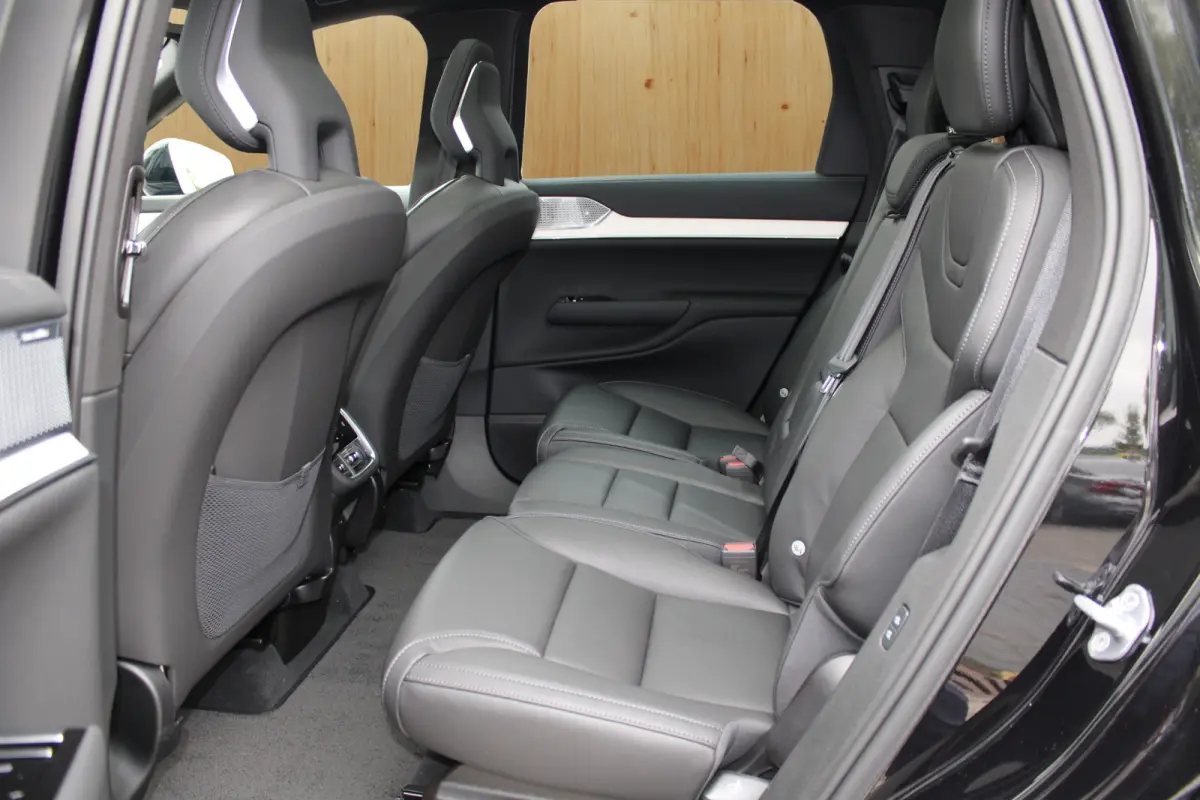 Twin Motor Performance Ultra 7p. 106 kWh | Luchtvering | Bowers & Wilkins | Verwarmde Voor + Achterstoelen | 360 Camera |