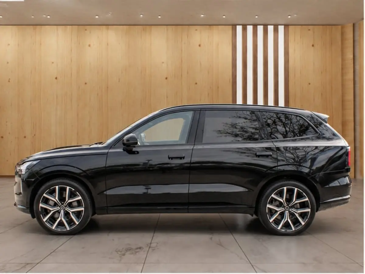 Twin Motor Performance Ultra 7p. 106 kWh | Luchtvering | Bowers & Wilkins | Verwarmde Voor + Achterstoelen | 360 Camera |