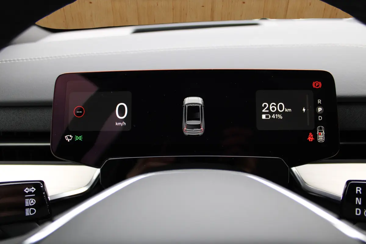 Twin Motor Performance Ultra 7p. 106 kWh | Luchtvering | Bowers & Wilkins | Verwarmde Voor + Achterstoelen | 360 Camera |