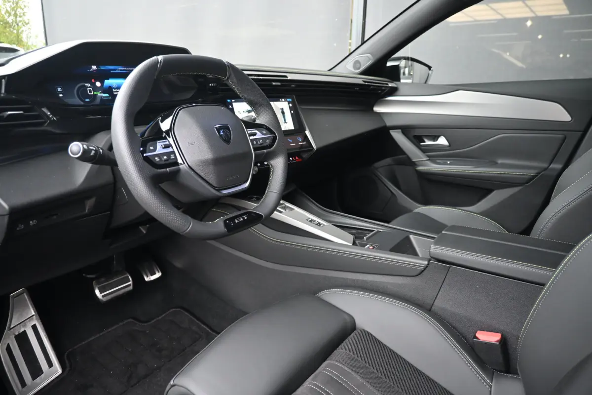 GT 54 kWh DEMO-DEAL! Tot 8 Jaar Garantie! | Alcantara | 360 Camera | Navigatie | Elektr. Achterklep | Stoelverwarming | Dodehoekdetectie | !!