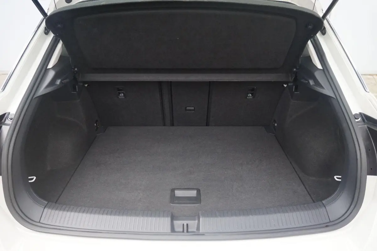 1.0 TSI 110pk Life | Trekhaak | Adaptive Cruise | Navigatie | Airco