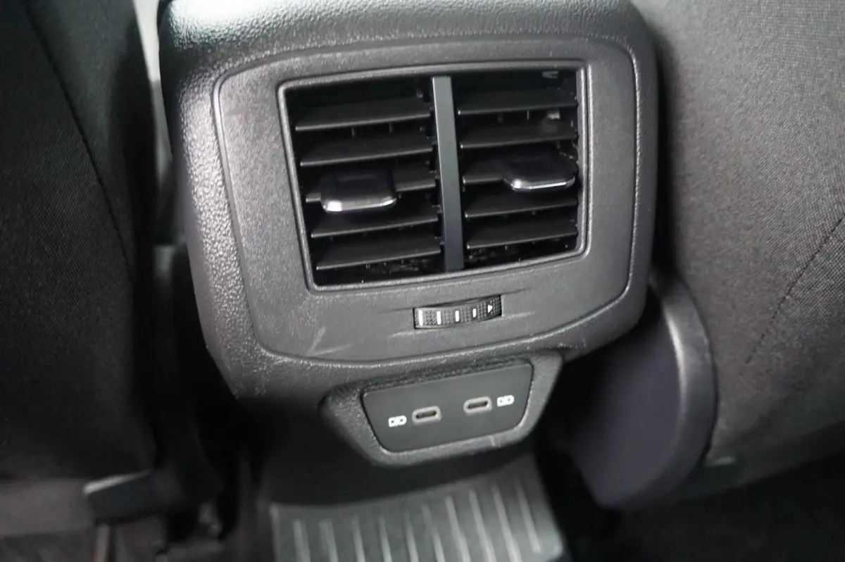 1.0 TSI 110pk Life | Trekhaak | Adaptive Cruise | Navigatie | Airco