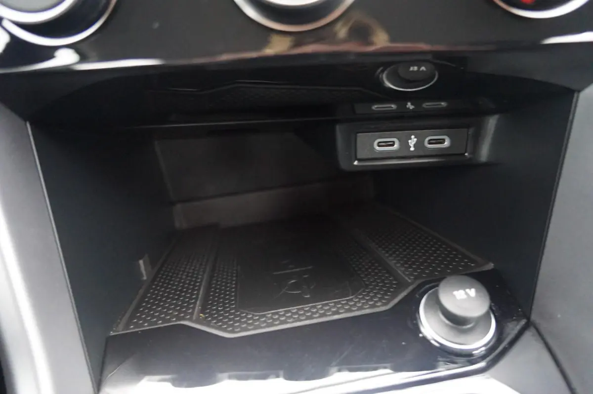 1.0 TSI 110pk Life | Trekhaak | Adaptive Cruise | Navigatie | Airco