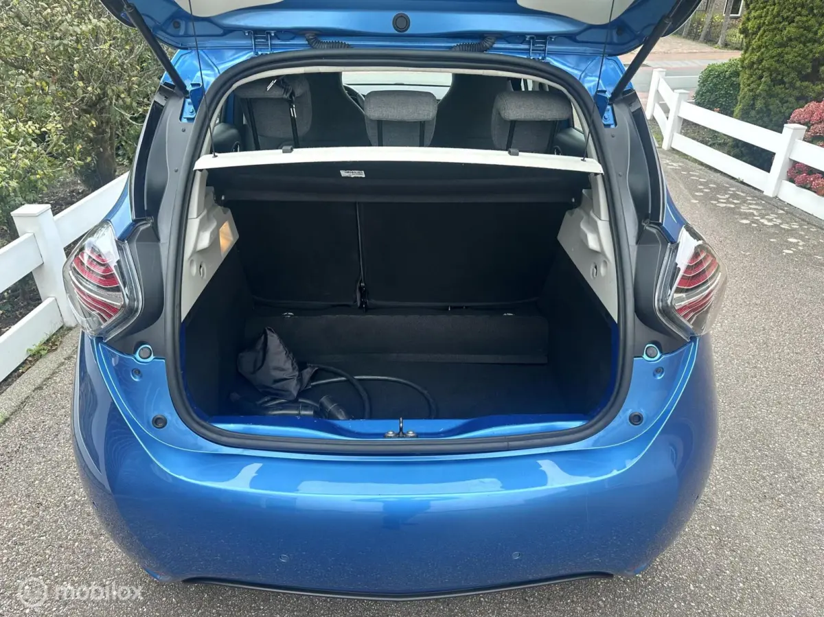 R135 Intens 52 kWh KOOPACCU SOH 90,87% AIRCO CRUISE CONTROLE CARPLAY PARKEERSENSOREN NETTE AUTO!!