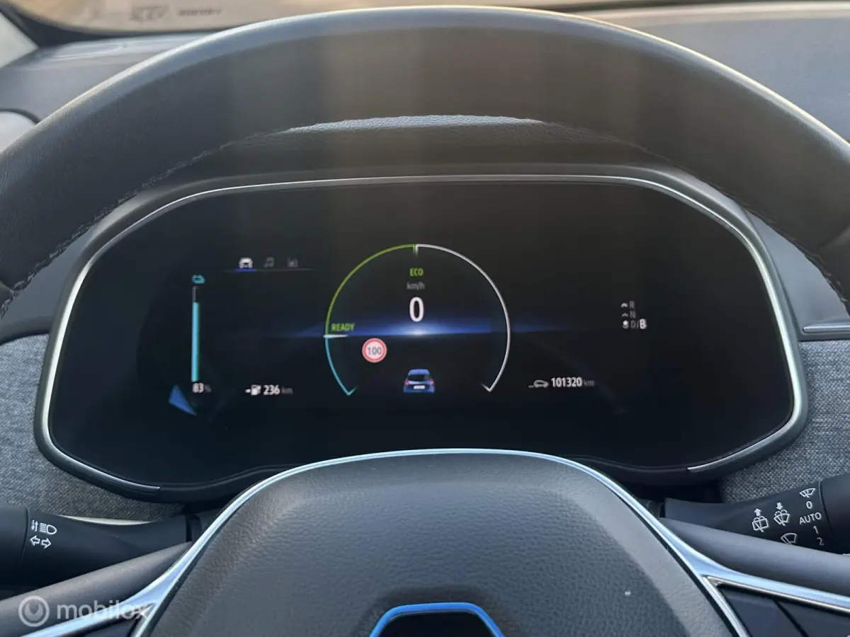 R135 Intens 52 kWh KOOPACCU SOH 90,87% AIRCO CRUISE CONTROLE CARPLAY PARKEERSENSOREN NETTE AUTO!!