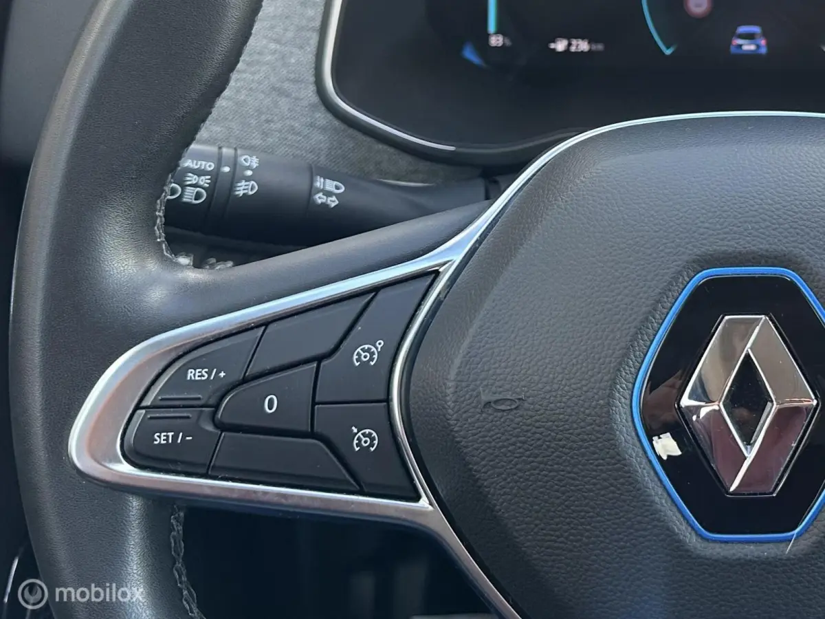 R135 Intens 52 kWh KOOPACCU SOH 90,87% AIRCO CRUISE CONTROLE CARPLAY PARKEERSENSOREN NETTE AUTO!!