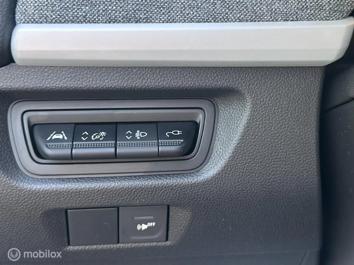 R135 Intens 52 kWh KOOPACCU SOH 90,87% AIRCO CRUISE CONTROLE CARPLAY PARKEERSENSOREN NETTE AUTO!!