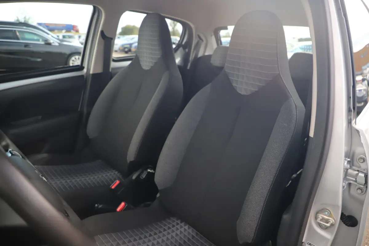 1.0 e-VTi Active NAP! All-season banden Airco Radio Bluetooth Elektrische Ramen LED Metallic