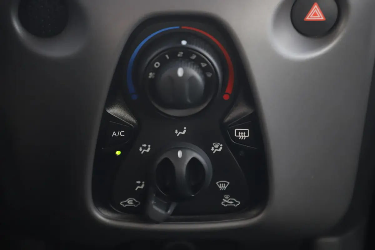 1.0 e-VTi Active NAP! All-season banden Airco Radio Bluetooth Elektrische Ramen LED Metallic