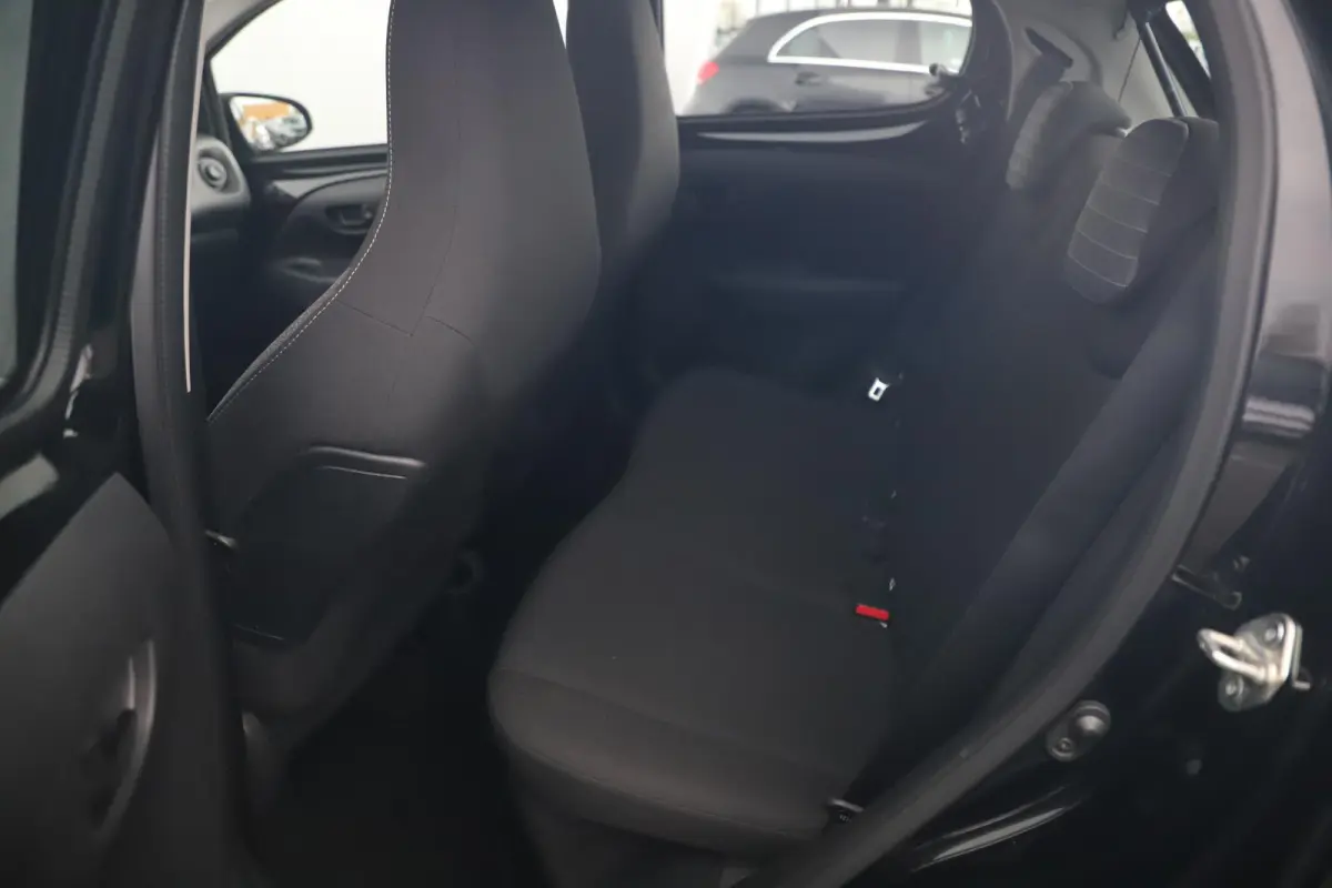 1.0 e-VTi Active Radio Bluetooth Airco Elektrische Ramen LED Dagrijverlichting