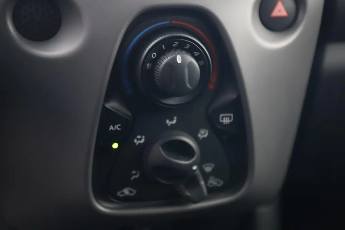 1.0 e-VTi Active Radio Bluetooth Airco Elektrische Ramen LED Dagrijverlichting